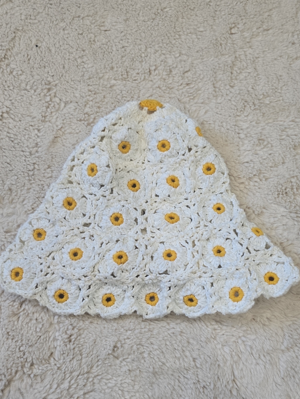 Crochet Daisy Bucket Hat - White with Yellow Accents